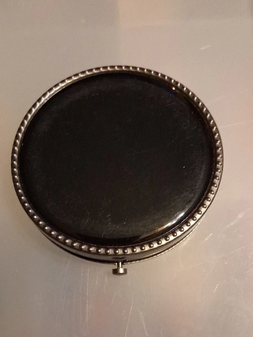 Vintage Compact Mirror in Metallic Silver